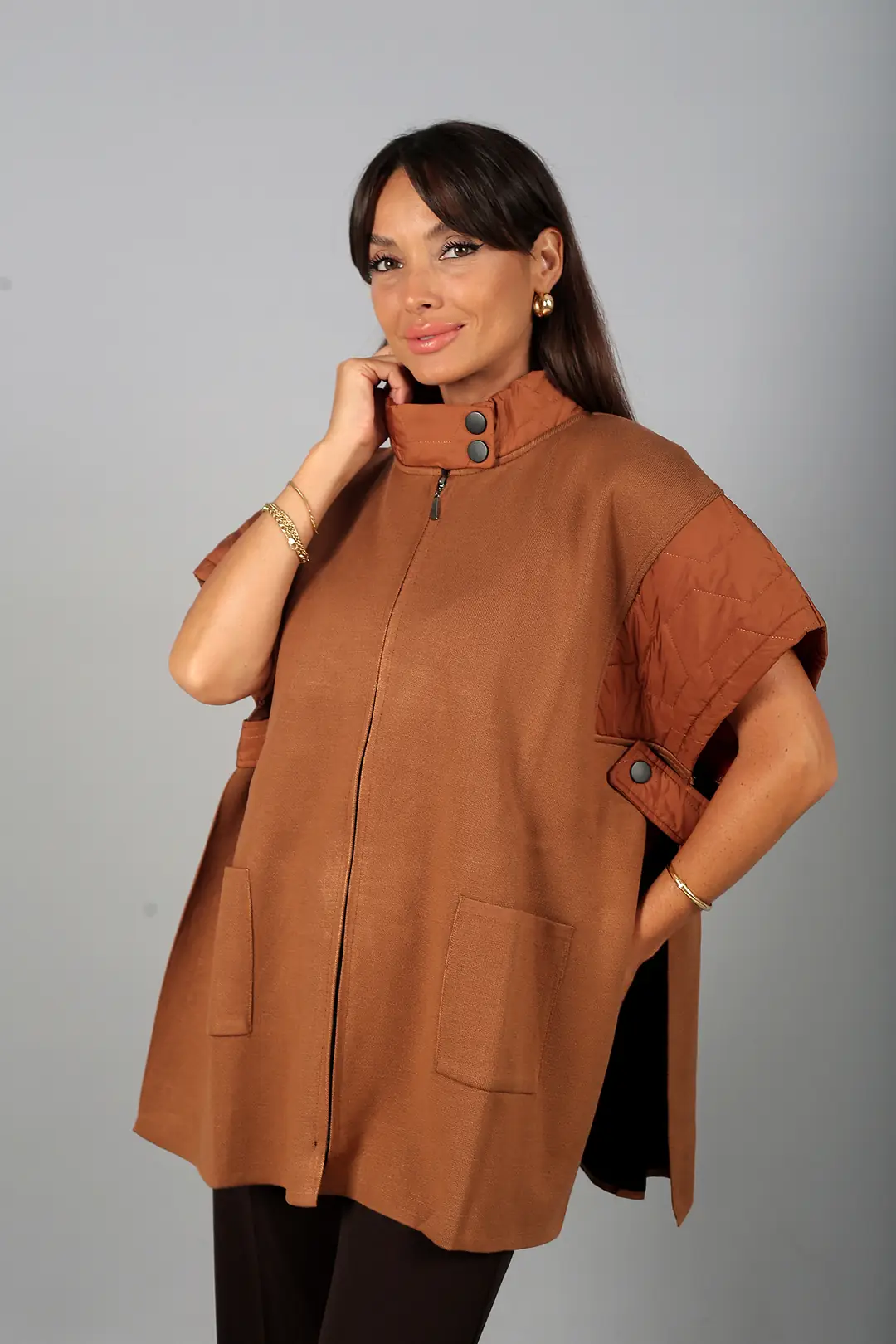 Kadın Kapütone Detaylı Önü Fermuarlı Cepli Büyük Beden Oversize Panço Yelek - Camel