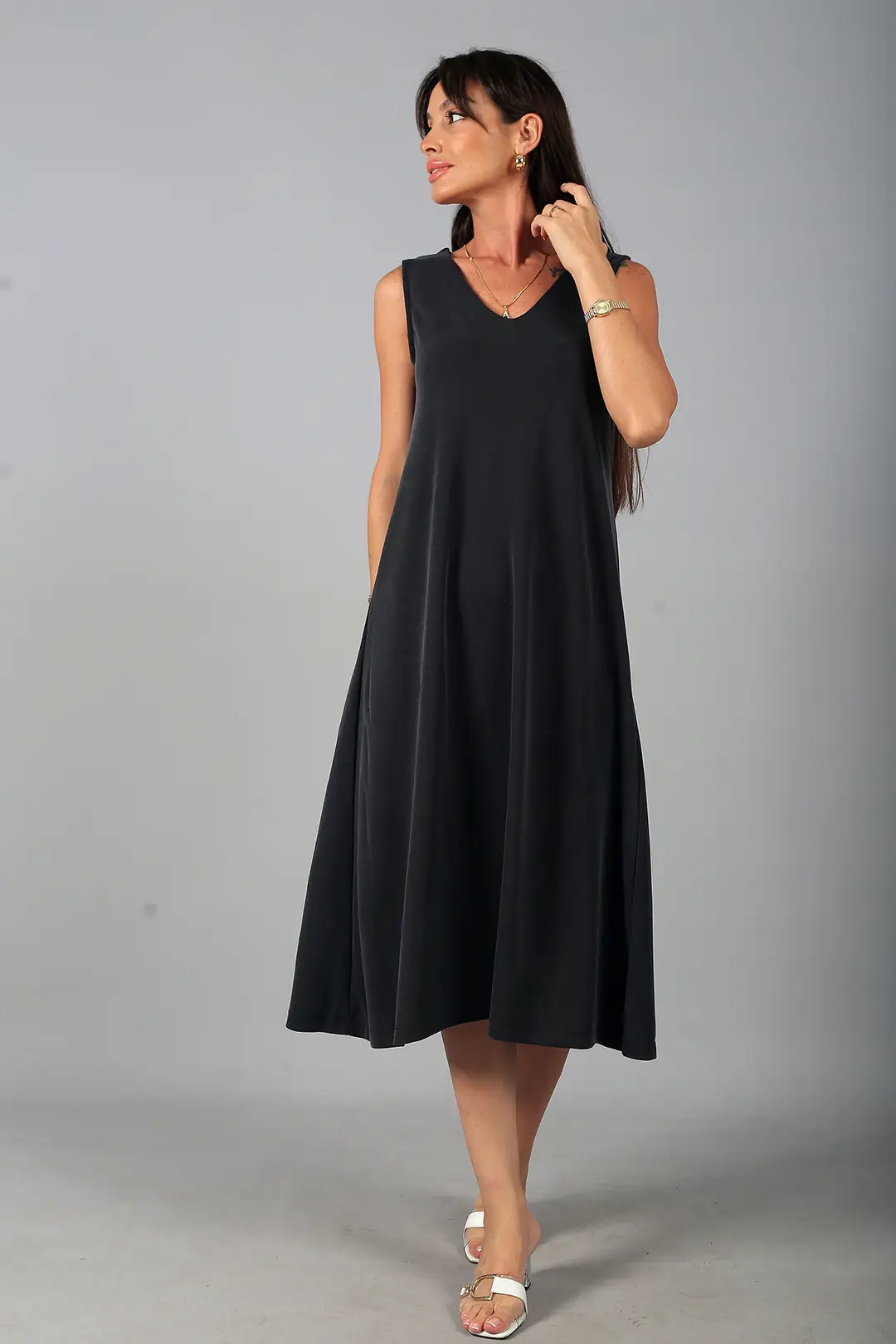 Kadın V Yaka Ön Pervazlı Pike Kumaş Kolsuz Oversize Midi Elbise 2