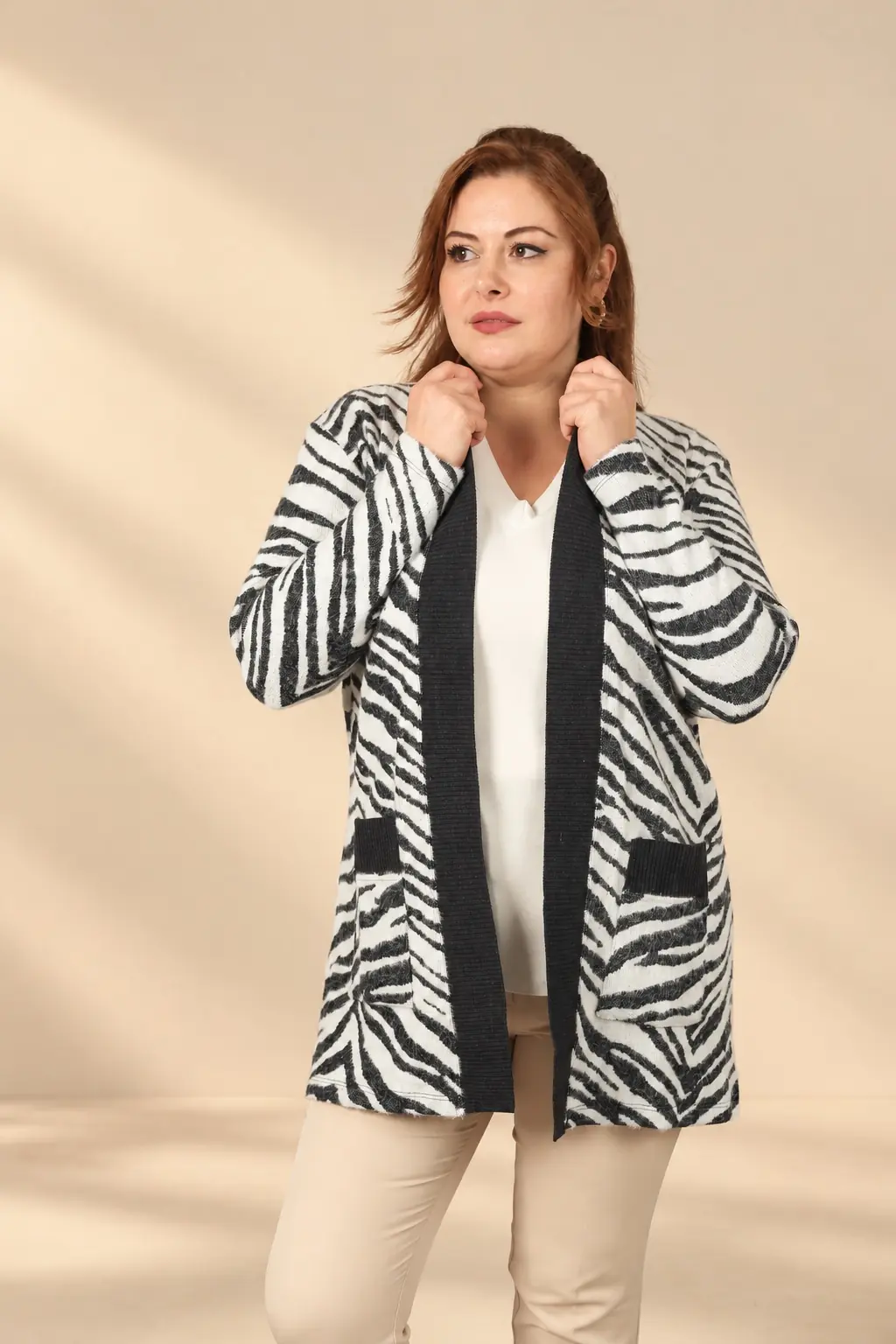 Kadın Yaka Ve Cepleri Ribanalı Zebra Desen B.B Viskon Triko Hırka 3