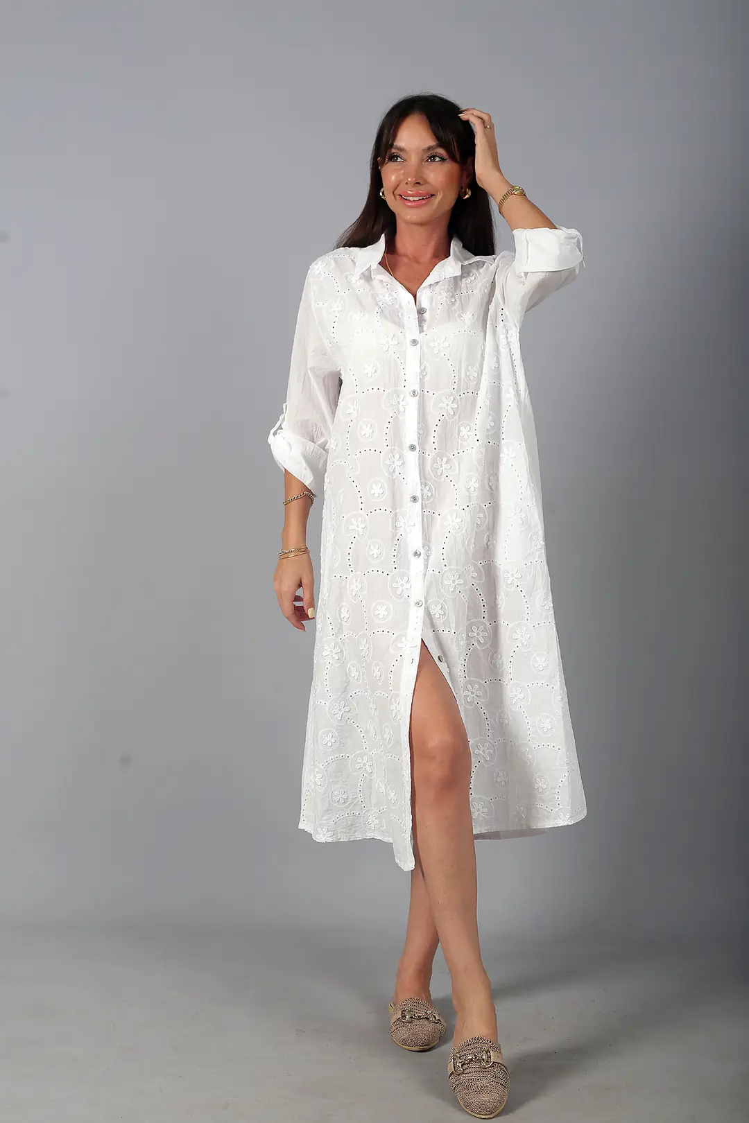 Kadın İtalyan Cotton Cepli Kabartma Çiçek Nakış İşlemeli Oversize Uzun Elbise - Beyaz