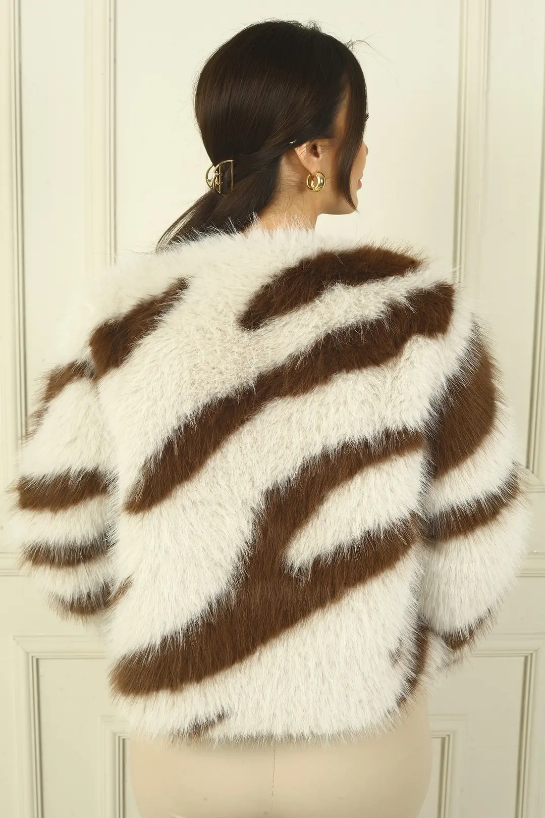 Kadın İçi Astarlı Cepli Tek Kopçalı Zebra Desen Kürk Ceket 4