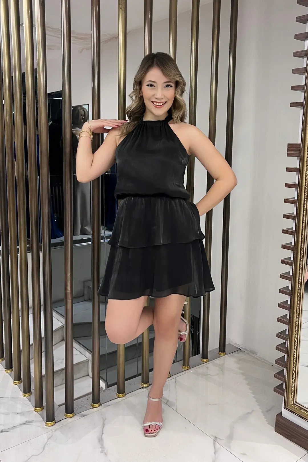 Kadın Halter Yaka Astarlı Kat Kat Fırfırlı Kısa Saten Elbise 2
