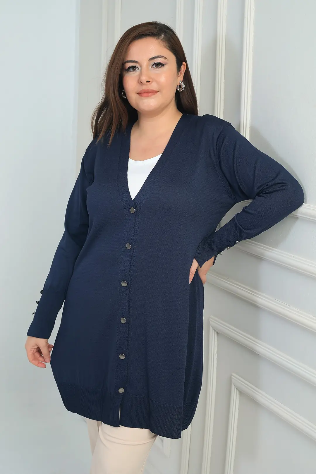 Kadın Kolları Düğme Detaylı Soğuk İplik Büyük Beden Uzun Hırka 2