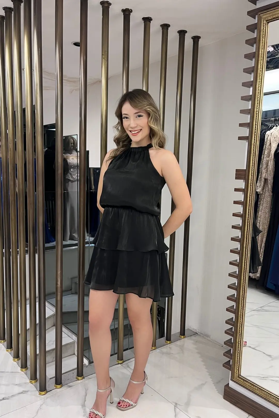 Kadın Halter Yaka Astarlı Kat Kat Fırfırlı Kısa Saten Elbise 3