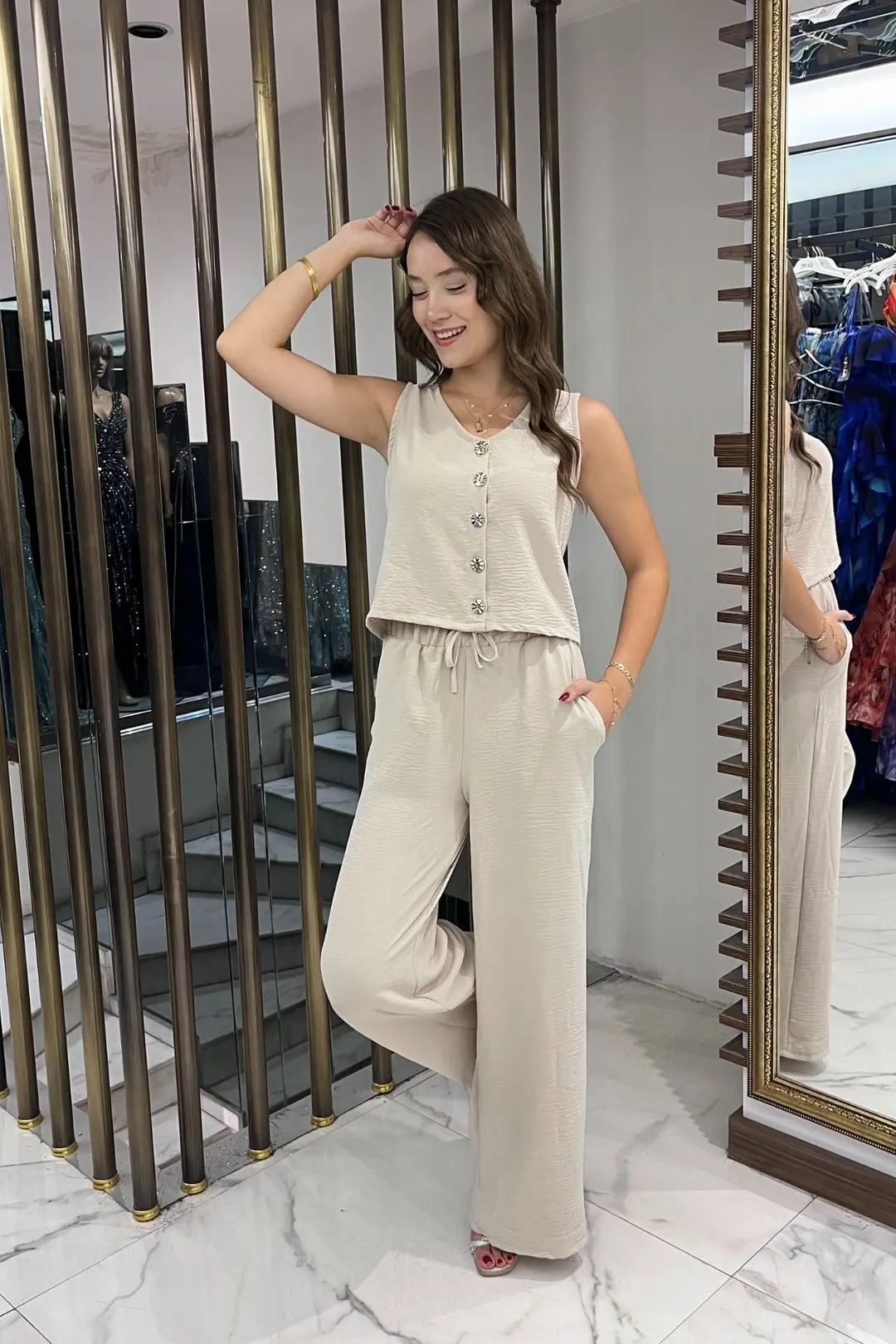 Kadın V Yaka Önü Düğmeli Bluz Beli Lastikli Cepli Palazzo Pantolon Ayrobin 2'li Takım - Bej