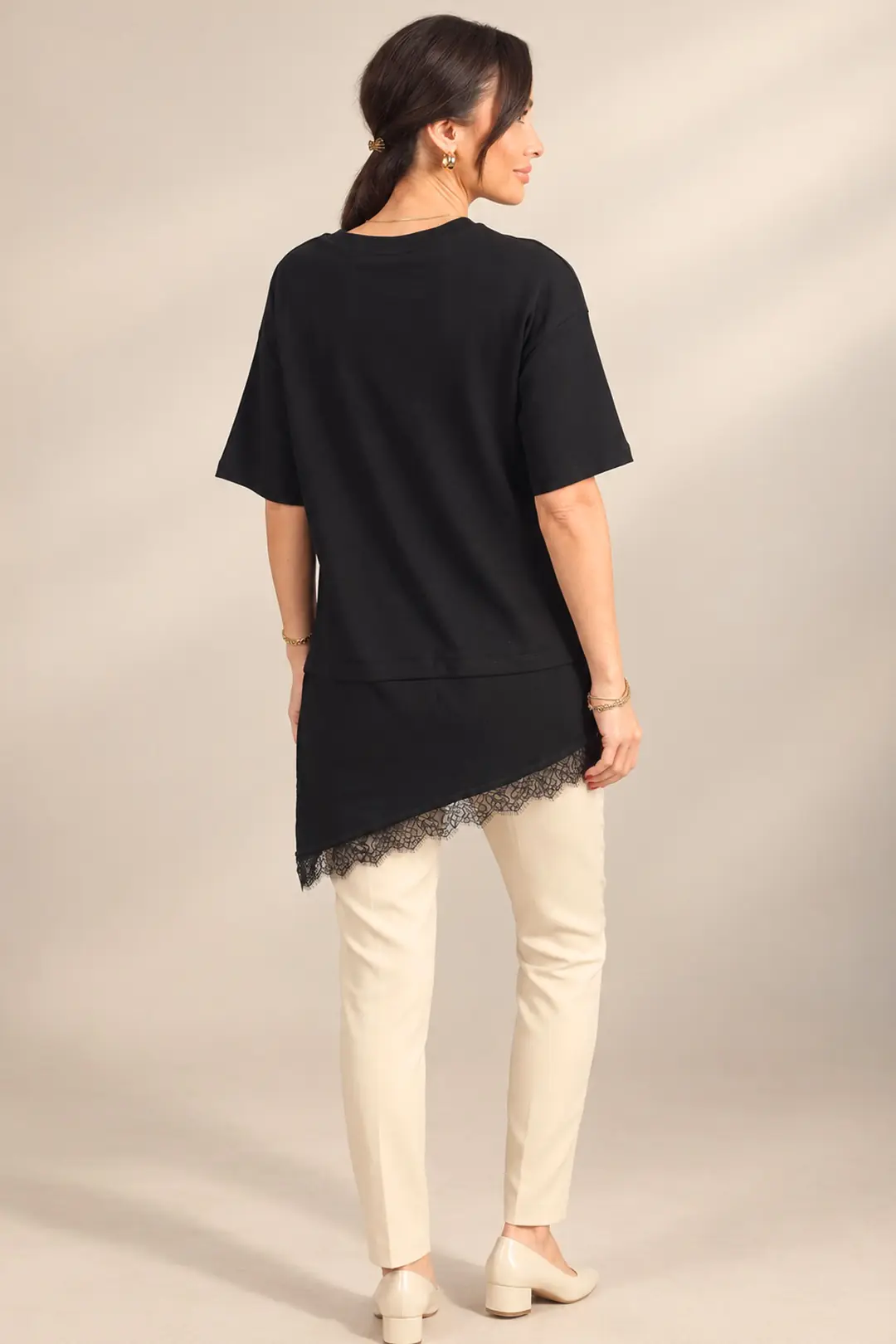 Kadın Yırtmaçlı Dantel Detaylı Asimetrik İnterlok Modal Kısa Kol T-Shirt 4