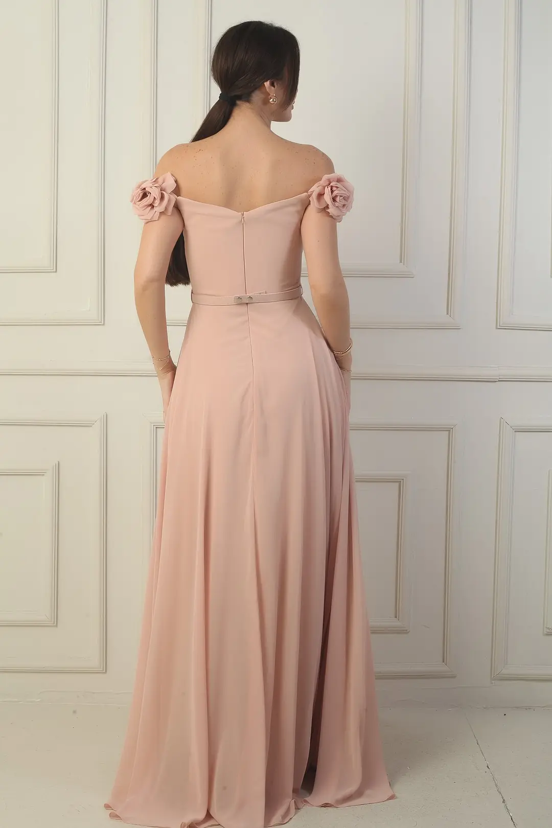 Kadın Yakası Lazer Kesim Çiçek Astarlı Beli Kemerli Uzun Şifon Elbise 4